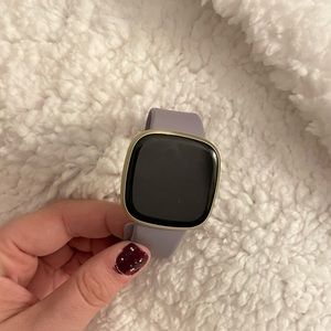 Fitbit Versa 3 gold and purple with charger
